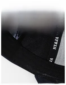 Détail du bandeau anti-transpiration respirant à l'intérieur de la casquette brodée N