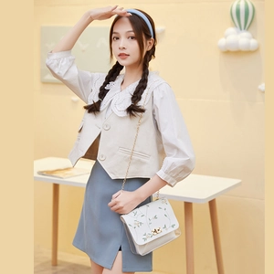 Fashionable white chain square bag with ancient style embroidery shown on female model