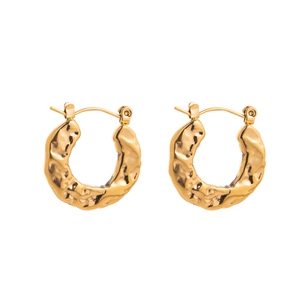 Boucles d'oreilles minimalistes en or 18 carats et acier inoxydable avec texture martelée