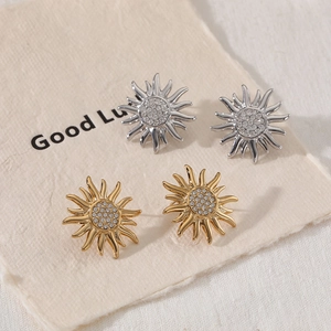 Boucles d'oreilles tournesol étincelantes en or et argent avec centre en cristal