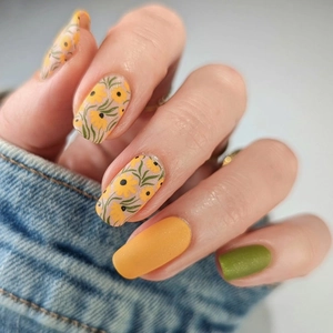 Matte Short Square Press On Nails Sunflower Floral Pattern Olive Green Mustard Yellow Full Cover Artificial Nails