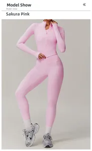Détail de l'ensemble de yoga rose cerisier avec poches latérales et col zippé