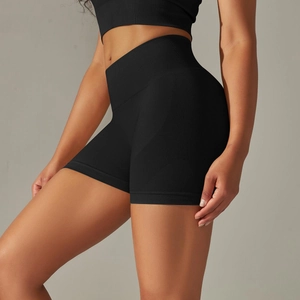 Détail du short de yoga sans couture taille haute avec mesh respirant et taille côtelée