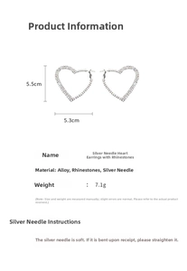 Vue détaillée des boucles d'oreilles cœur avec dimensions 5,5cm x 5,3cm et poids réel