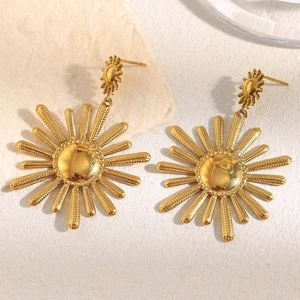 Vintage 18K gold plated stainless steel sunflower stud earrings for women in retro style