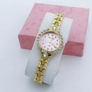Montre dorée élégante pour femme avec strass, cadran rose et bracelet en chaîne