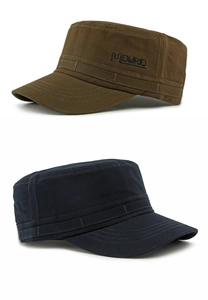 Detalle de gorras planas de algodón en marrón y azul marino con visera reforzada
