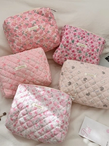 Quilted Cosmetic Bag Large Capacity Floral Cartoon Travel Toiletry Pouch Portable Makeup Organizer Padded Fabric Zipper Closure