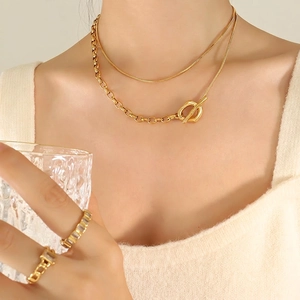 18k gold-plated stainless steel double-layered necklace with OT toggle clasp and rings