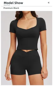 Détail du short de yoga noir à taille haute en V avec poches latérales pratiques