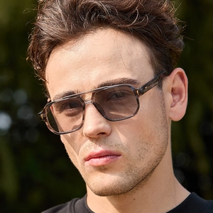 Retro Square Sunglasses Women Men UV400 Protection PC Frame PC Lens Fashion Double Bridge Arrow Rivets Trendy Eyewear