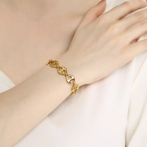 Elegant gold-plated 304 stainless steel anchor link bracelet worn on a female wrist