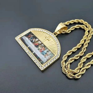 Gold-plated hip hop necklace with iced-out Last Supper pendant and rope chain