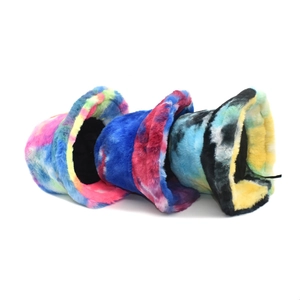 Bob en peluche tie-dye chic avec fourrure dégradée colorée pour chaleur et style hiver