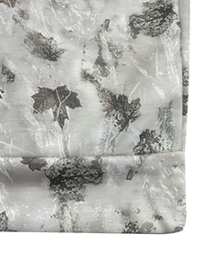 Sudadera con capucha blanco roto con estampado de hoja de maple y dobladillo cosido