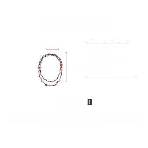 Détail du collier de perles en coquillage montrant la longueur de 122cm et 1cm