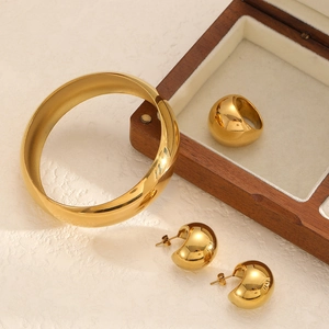 Polished 18k gold plated stainless steel jewelry set with wide bangle, ring and earrings