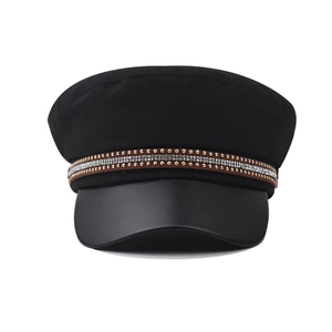 Schwarze Marine Mütze mit Leder-Schirm und goldfarbenem Band mit Strasssteinen