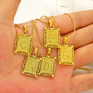 Buchstaben Anhänger Halskette 18K Vergoldet 304 Edelstahl Schlangenkette Rechteckige Initiale Vintage Schmuck Damen
