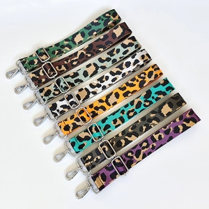 Tracolle regolabili in nylon con stampa leopardata e ganci metallici in otto colori