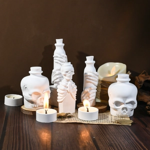 Gothic decoratieset met witte schedels en flessen van hars voor Halloween
