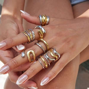 Set di anelli geometrici a strati in acciaio inossidabile bicolore oro e argento