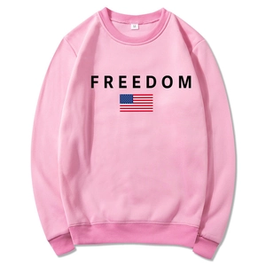 Sweat à capuche rose unisexe avec texte Freedom noir et imprimé drapeau américain