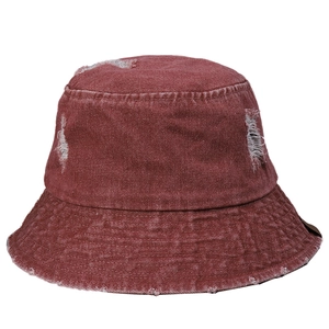 Bob en jean bordeaux vintage avec bords effilochés et détails usés pour femme et homme