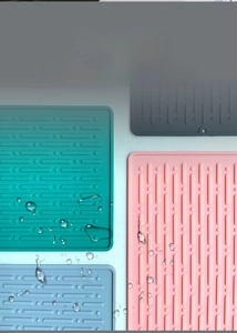 Detail of silicone drying mats in four Morandi colors with anti-slip rib texture