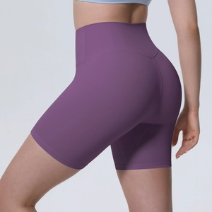 Vue latérale arrière du short de yoga violet foncé taille haute avec effet sculptant