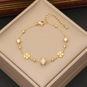 Gold-plated stainless steel clover bracelet with sparkling zircon cylinder and beads