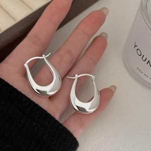 Minimalist S925 sterling silver U-shaped hoop earrings with polished silver finish