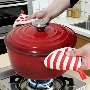 Japanese style red polka dot and striped triangular pot handle mitts for kitchen heat protection