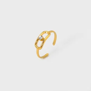Macro detail of 18K gold-plated stainless steel ring with zircon insert and dimensions