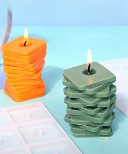 Detalle macro del molde de silicona cuadrado para velas con textura de grado alimenticio