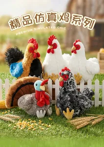 Set di peluche realistici di pollame con galli e galline in una scenografia agricola