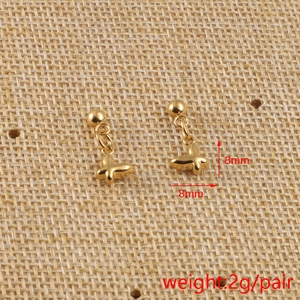 Détail des charms papillon 8mm et clous boule 4mm en acier inoxydable doré brillant