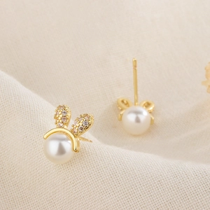 Elegant s925 silver rabbit stud earrings with mermaid pearls and sparkling zircons