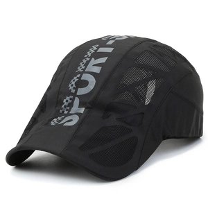 Men's breathable mesh flat cap in black quick-dry fabric with sport print detail