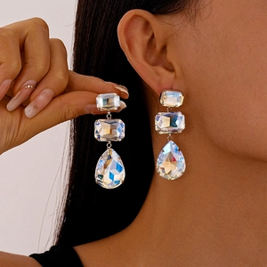 Eleganti orecchini con strass a nappa con cristalli AB quadrati e a goccia su perni d'argento