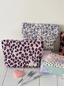 Stylish leopard print and geometric makeup bags with zipper for beauty storage