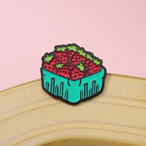 Broche mignonne en forme de panier de fraises en alliage de zinc pour femmes et filles