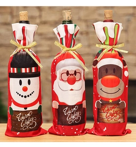 Trois housses de bouteille de vin de Noël avec motifs Père Noël, Bonhomme et Renne