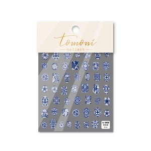 Vue détaillée d'autocollants pour ongles fins style porcelaine bleue et blanche