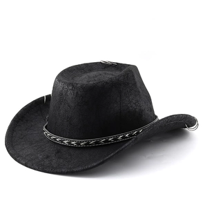 Chapeau de cowboy western noir en daim avec anneaux métalliques et ruban tressé sur blanc