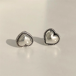 925 sterling silver heart stud earrings with twisted rope texture border for women