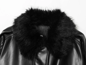 Gros plan du col en fausse fourrure noire et de la texture en cuir de la veste femme