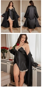 Détail de la chemise de nuit en satin noir avec dentelle crème et fente latérale fluide