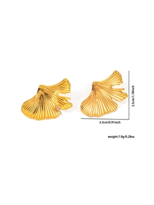 Détails des boucles d'oreilles feuilles de ginkgo dorées avec veines et dimensions
