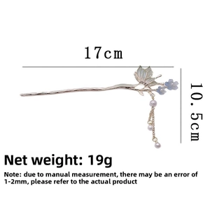 Détail de l'épingle à cheveux papillon avec perles et franges indiquant la longueur 17cm